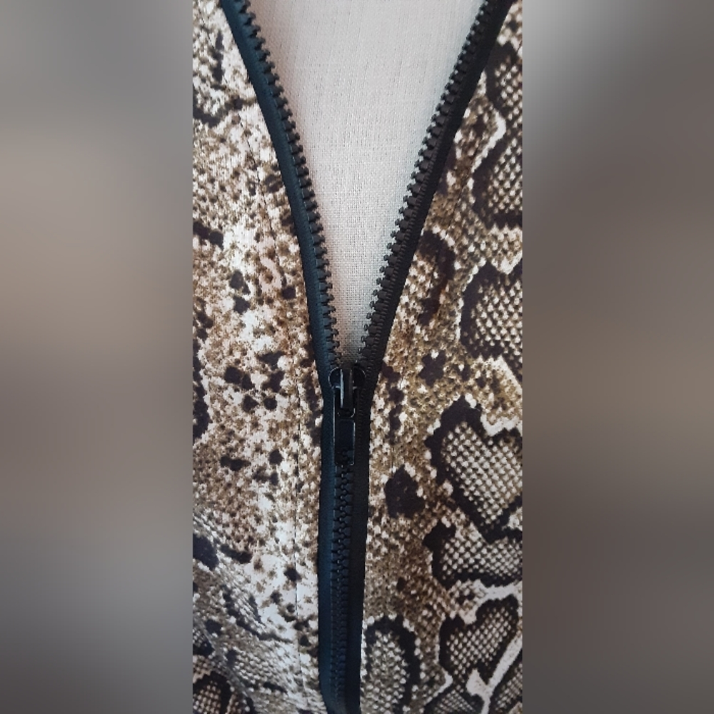 Long sleeve python shorts romper - Picture 4 of 4